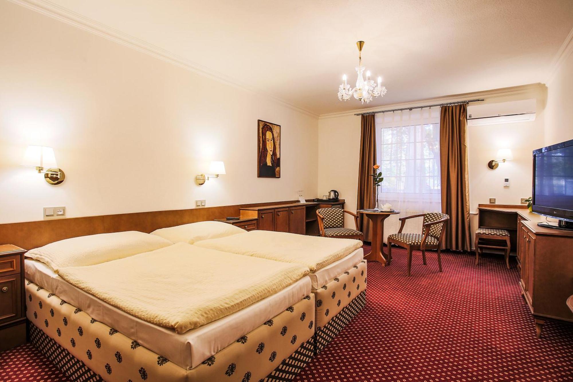 Hotel Ostrov Nymburk Ngoại thất bức ảnh