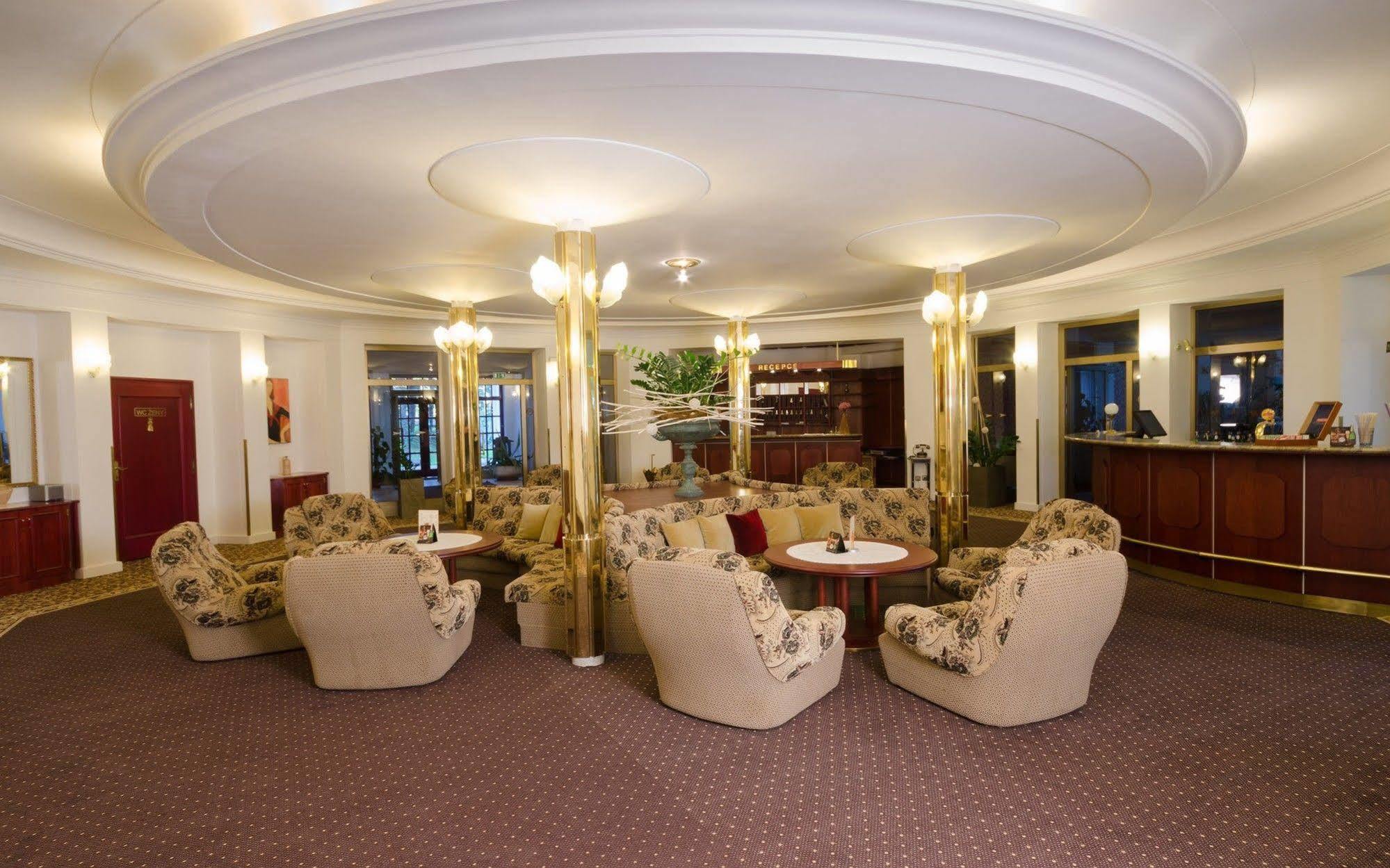Hotel Ostrov Nymburk Ngoại thất bức ảnh
