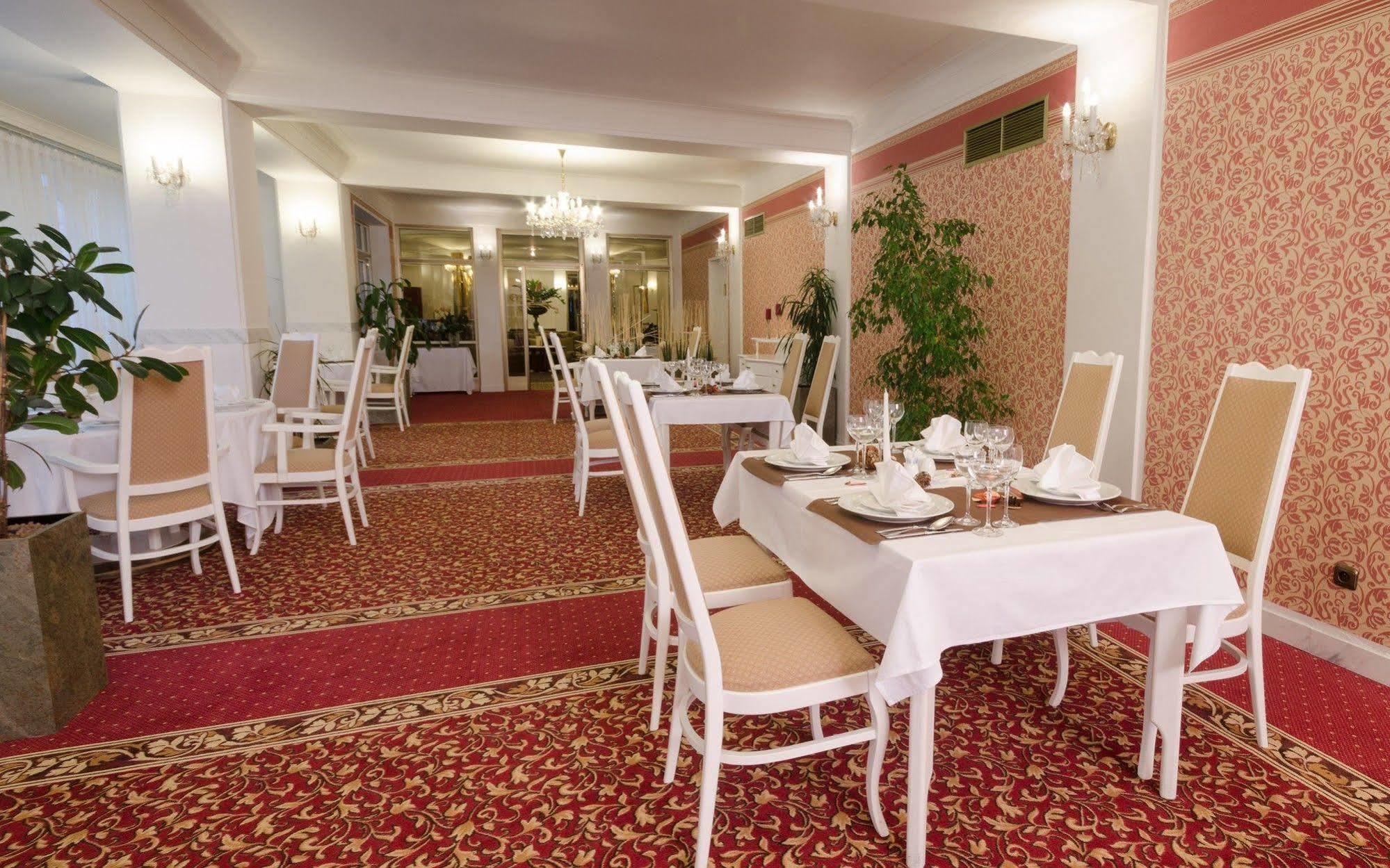 Hotel Ostrov Nymburk Ngoại thất bức ảnh