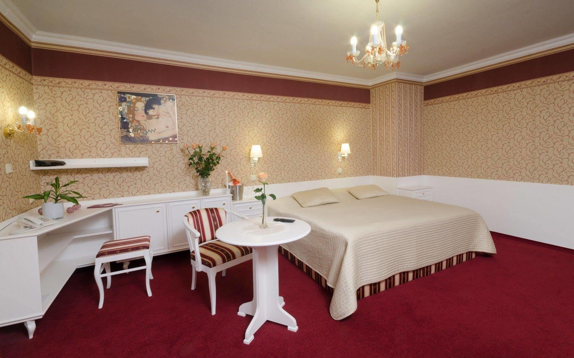 Hotel Ostrov Nymburk Ngoại thất bức ảnh