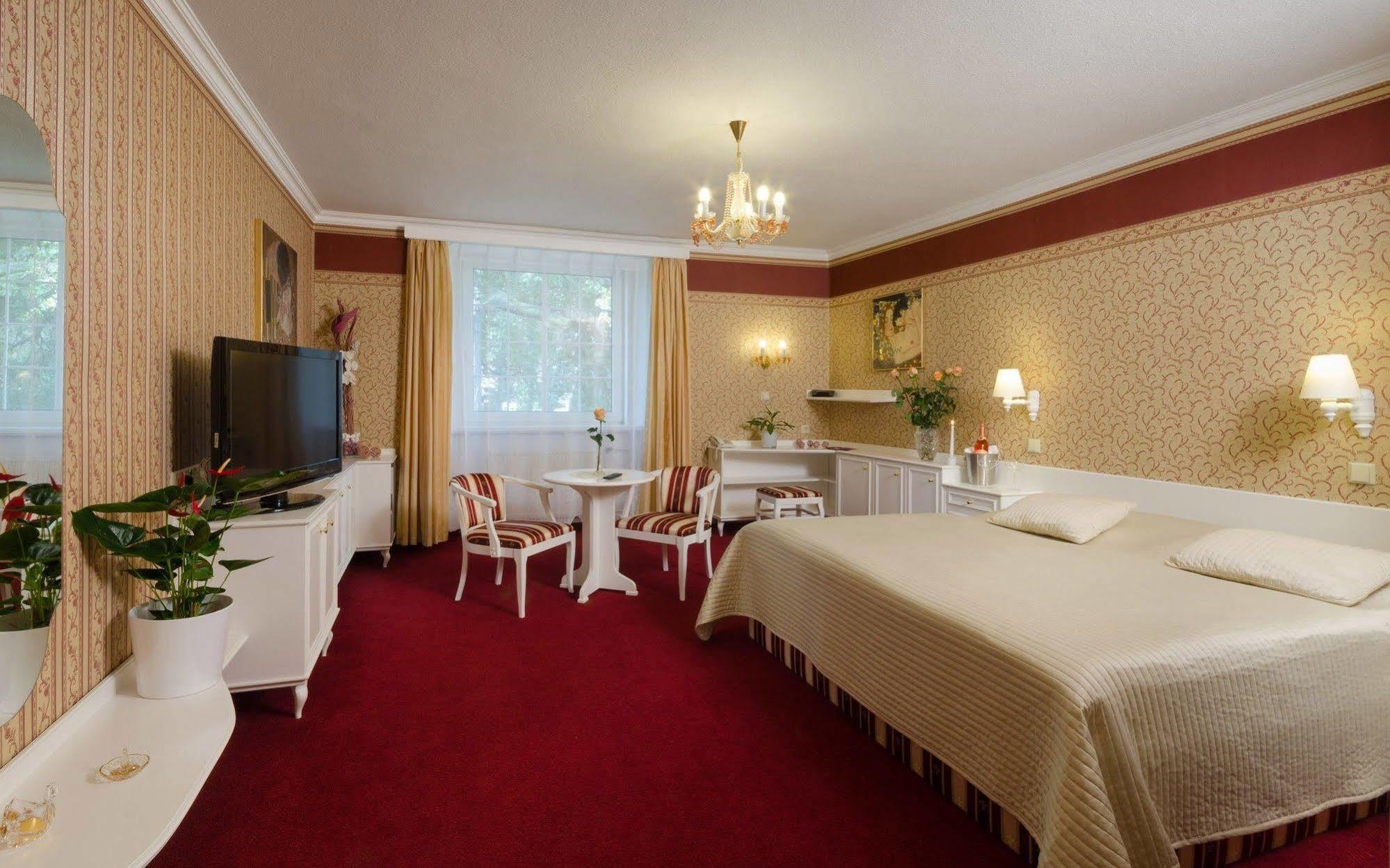 Hotel Ostrov Nymburk Ngoại thất bức ảnh
