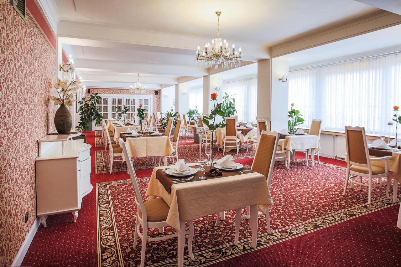 Hotel Ostrov Nymburk Ngoại thất bức ảnh