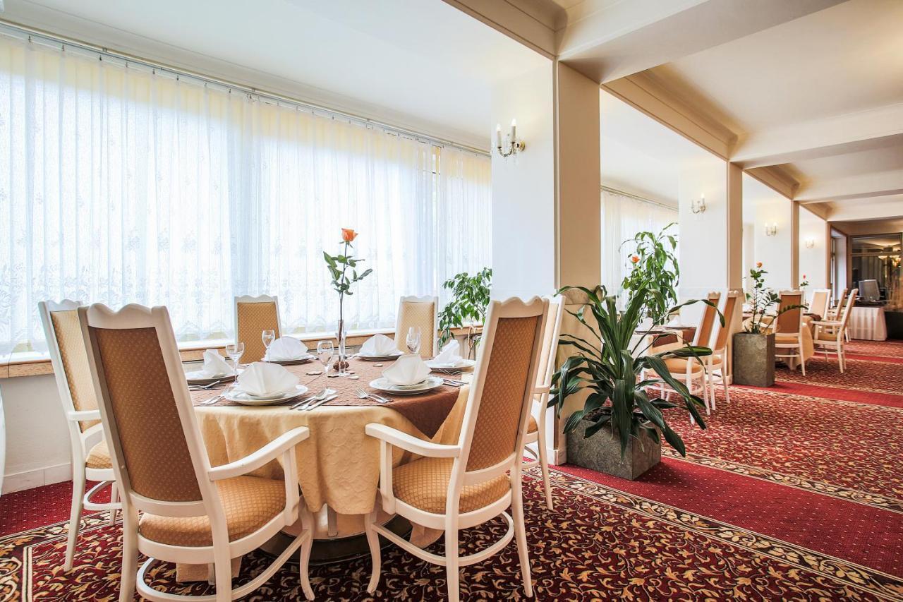 Hotel Ostrov Nymburk Ngoại thất bức ảnh