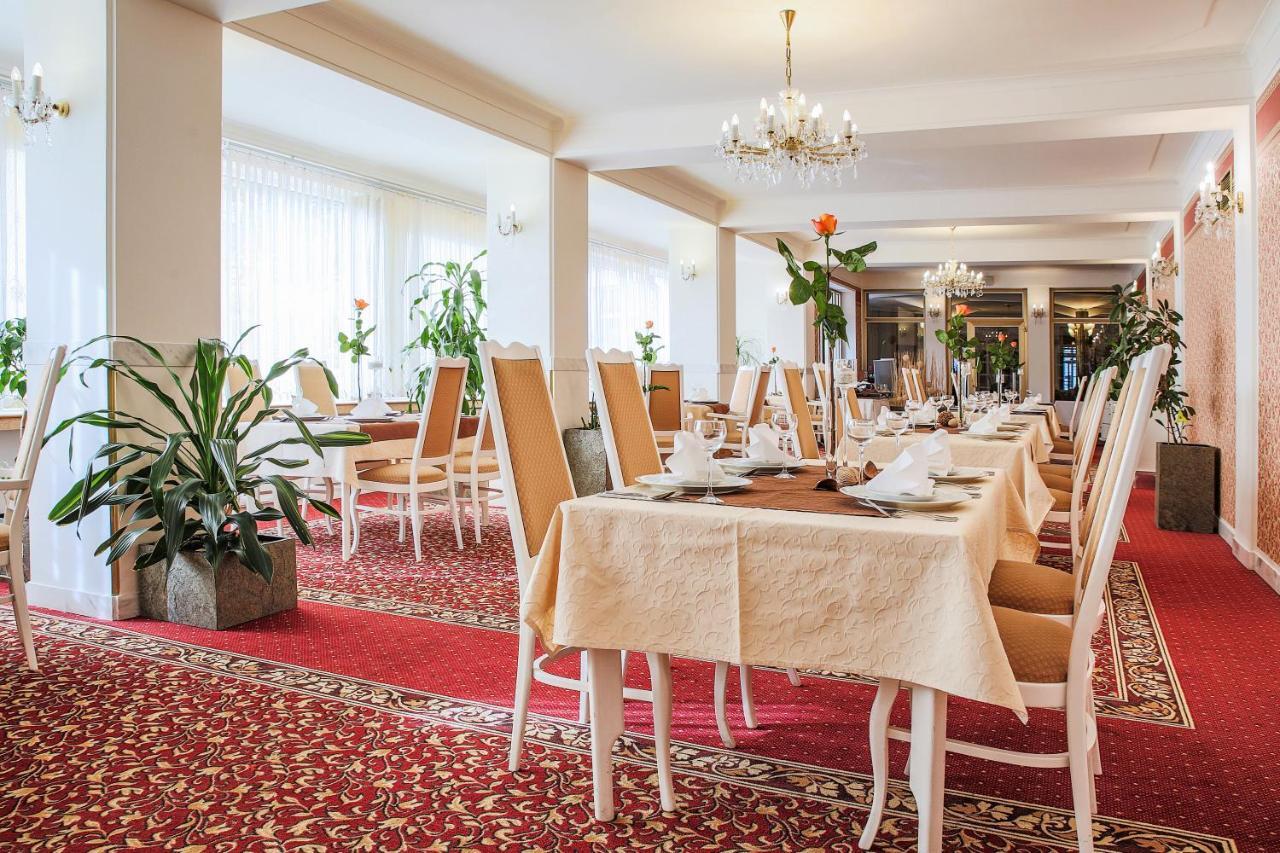 Hotel Ostrov Nymburk Ngoại thất bức ảnh
