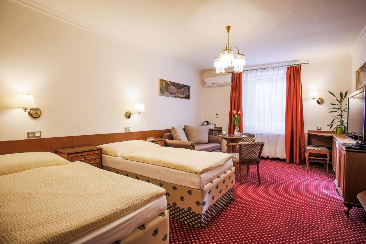 Hotel Ostrov Nymburk Ngoại thất bức ảnh